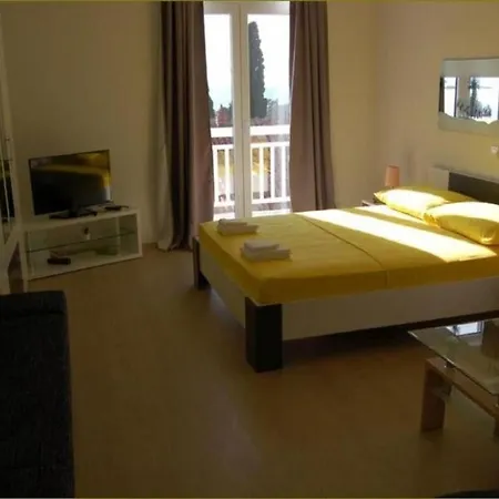Silvana - Studio With Balcony And Side Sea View *